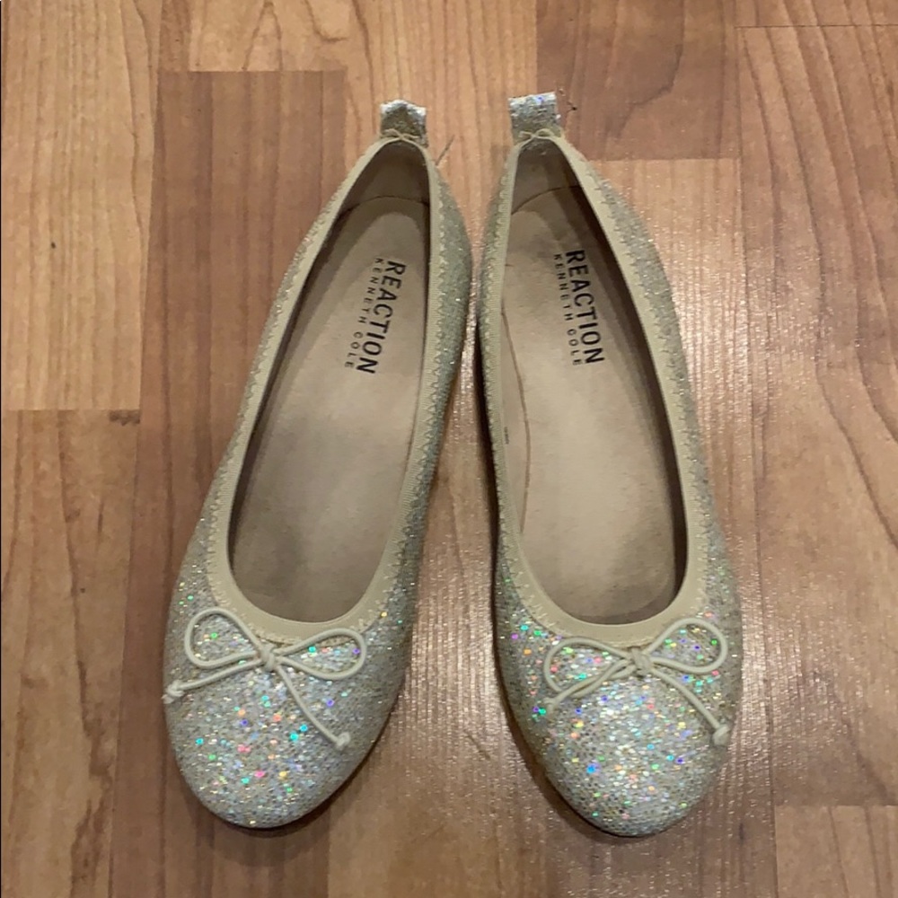 Girls Kenneth Cole Reaction Glitter flats.